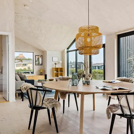 בית נופש 3 Bedroom Lovely In *