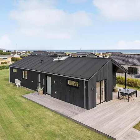 3 Bedroom Lovely In Holiday home